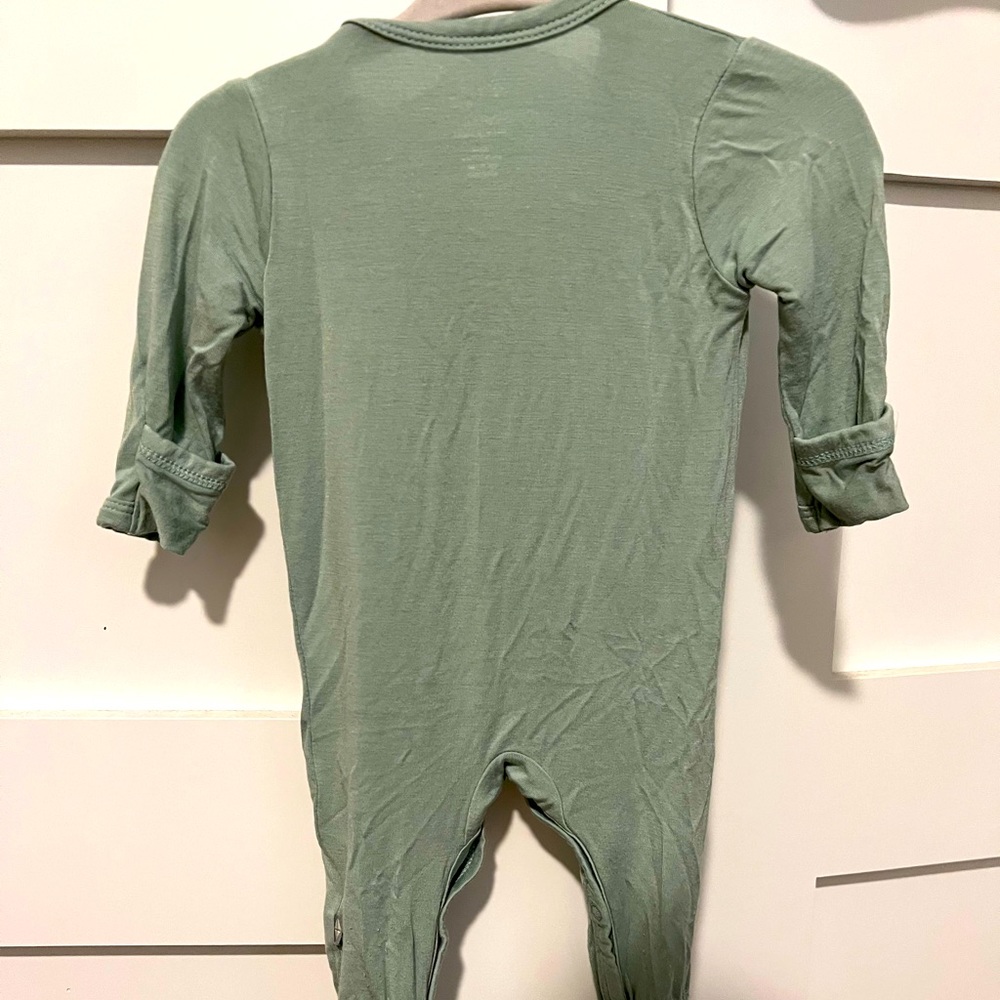 Kyte Baby snap footie in Sage. O-3 mo.